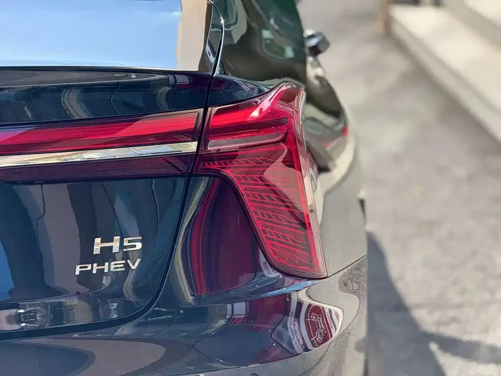 Hongqi H5 PHEV 2025 из CN, фото 2