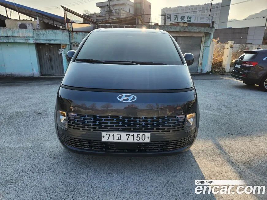 Hyundai Staria