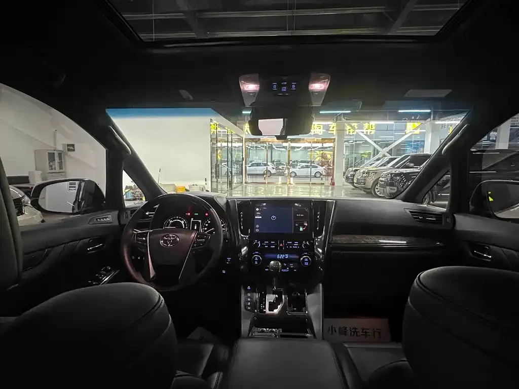Toyota Vellfire — фото 4