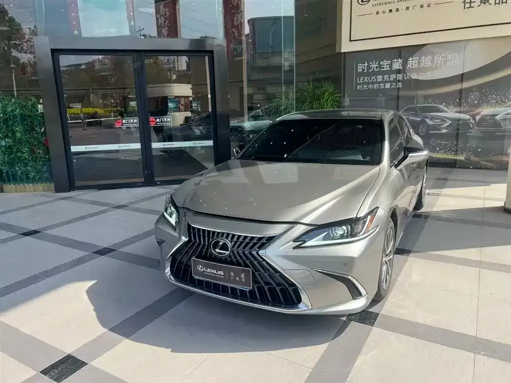 Lexus ES — фото 1