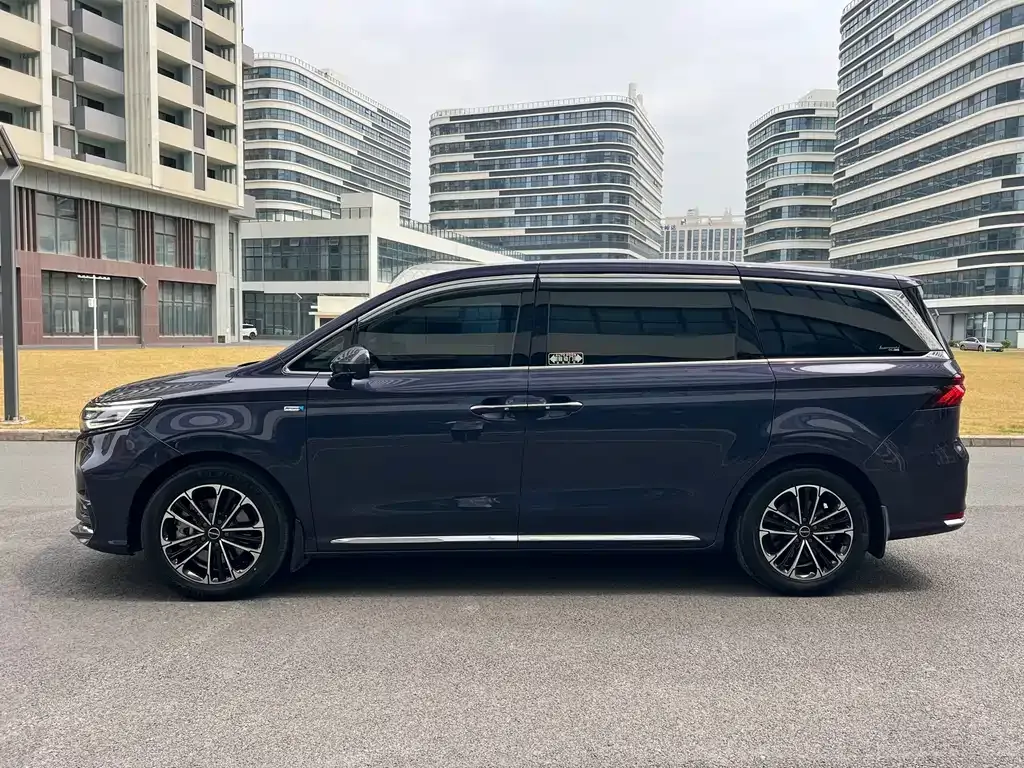 Roewe iMAX8 — фото 3