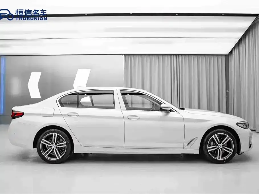 BMW 5 Series — фото 8