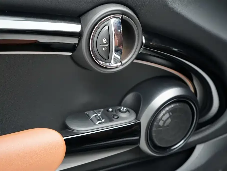 MINI Cooper (3-door) 2023 из CN, фото 3
