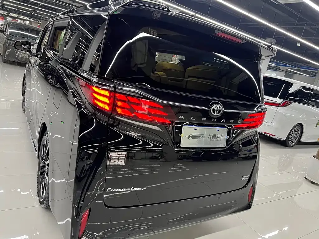 Toyota Alphard 2024 из CN, фото 3