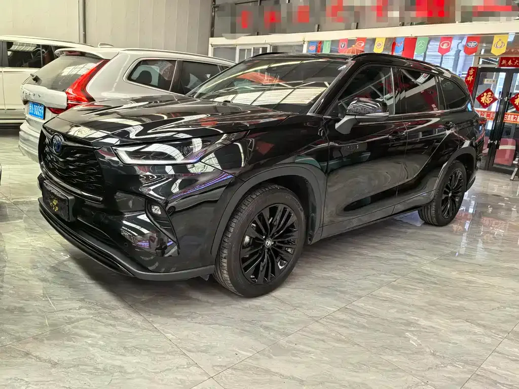 Toyota Highlander — фото 1