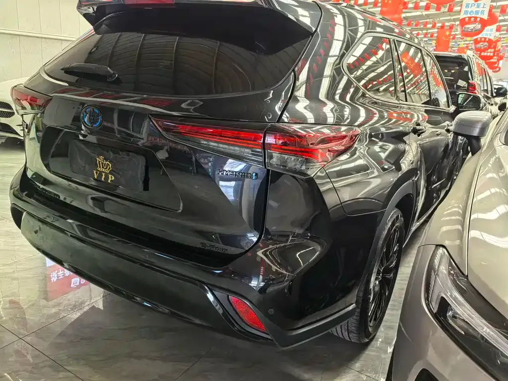 Toyota Highlander — фото 10