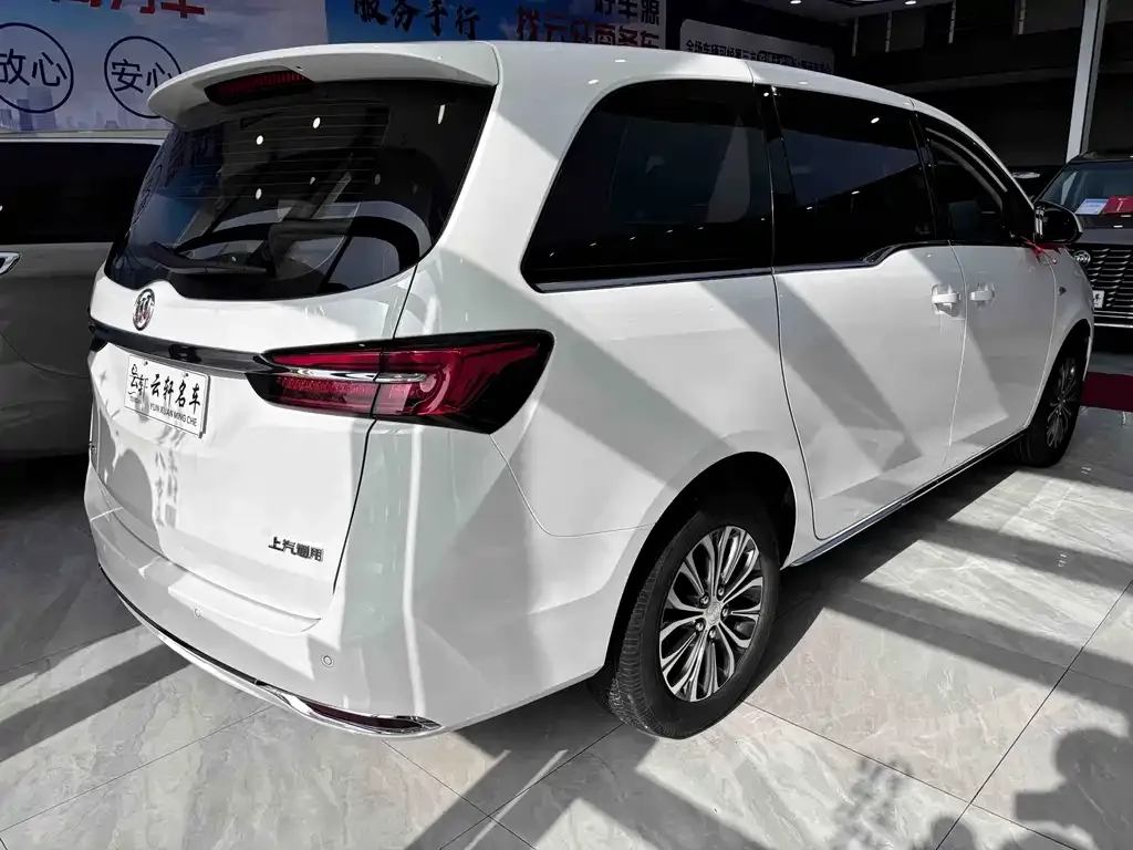 Buick GL8 2023 из CN, фото 3