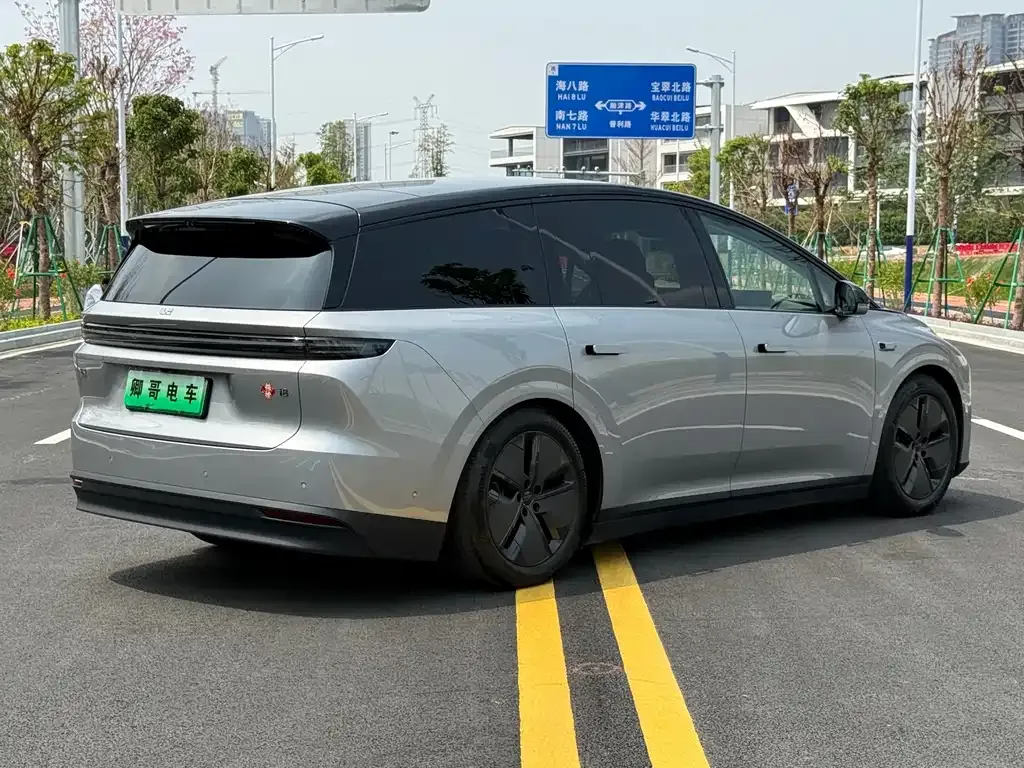 Li Auto i8 — фото 6