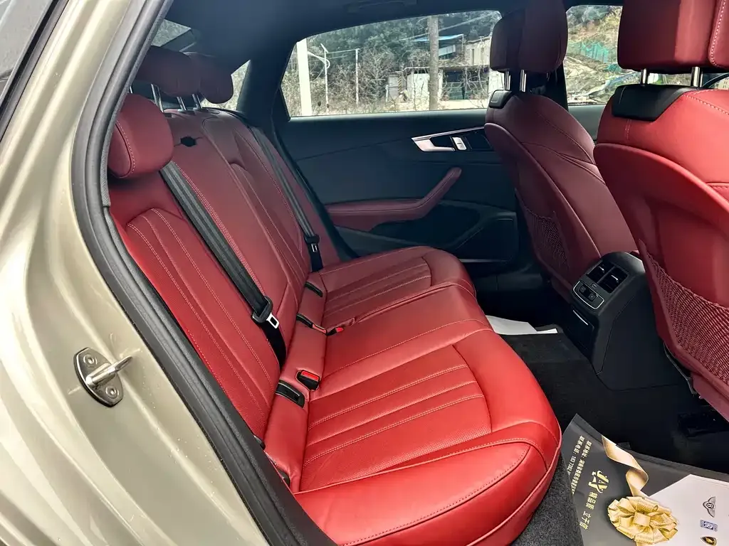 Audi A4L 2024 из CN, фото 9