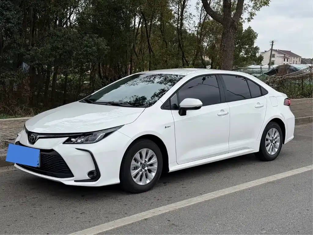 Toyota Corolla — фото 1