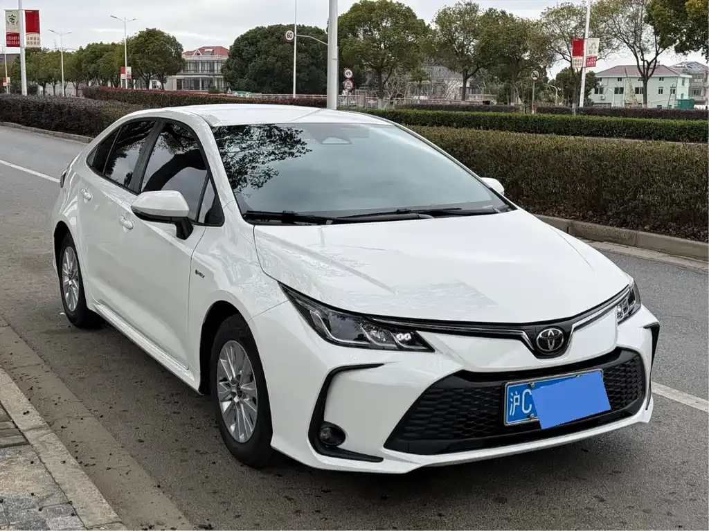 Toyota Corolla — фото 4