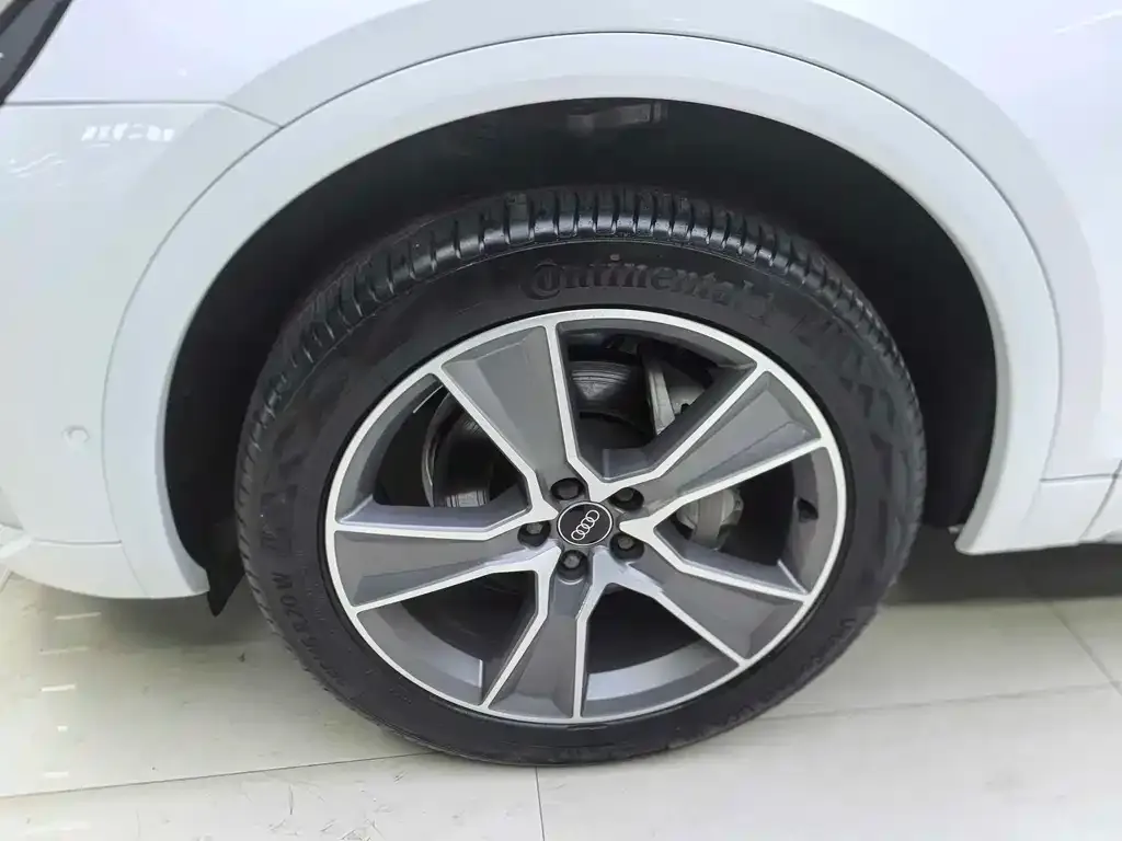 Audi Q5L 2022 из CN, фото 2