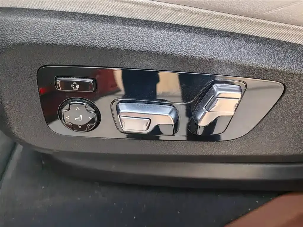 BMW XM 2023 из CN, фото 8