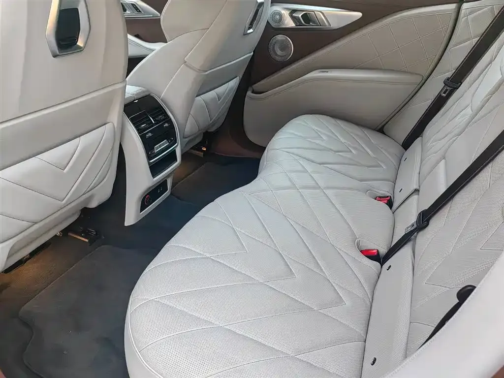 BMW XM 2023 из CN, фото 6