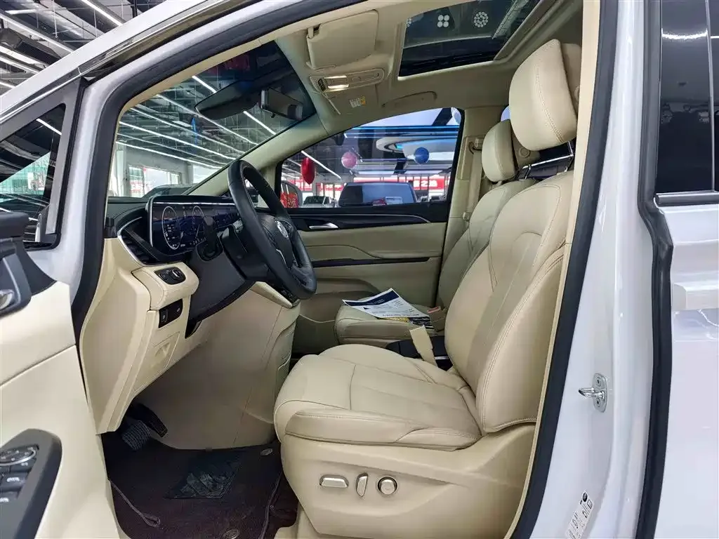 Buick GL8 2022 из CN, фото 2