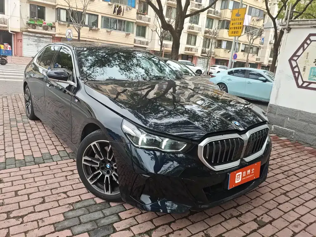 BMW 5 Series — фото 10