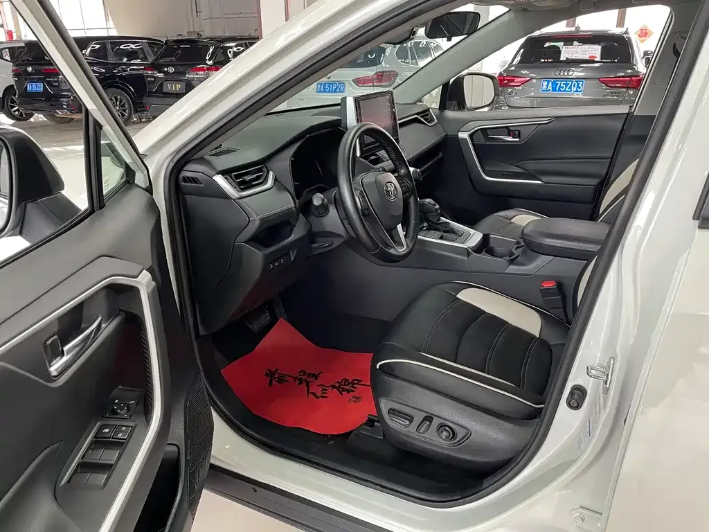 Toyota RAV4 2021 из CN, фото 6