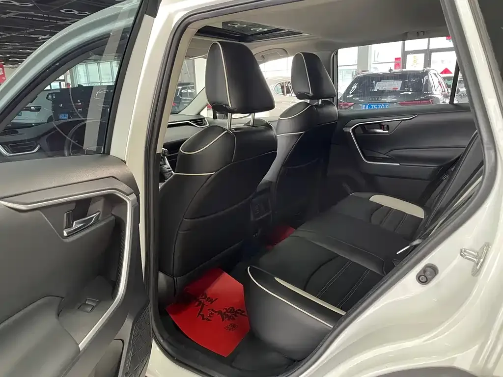 Toyota RAV4 2021 из CN, фото 4