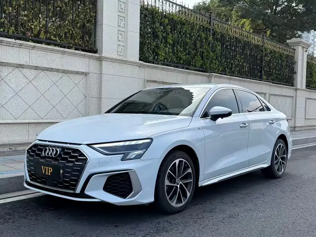 Audi A3 — фото 1