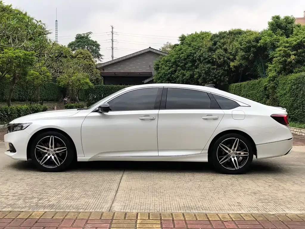 Honda Accord — фото 10