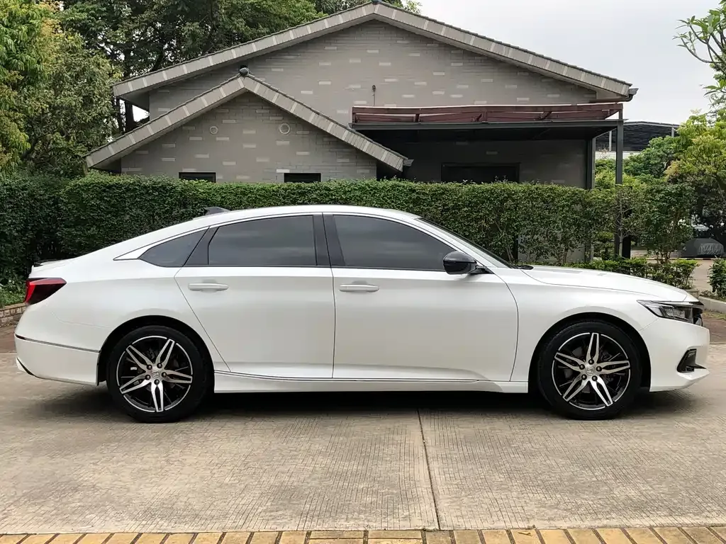Honda Accord — фото 8