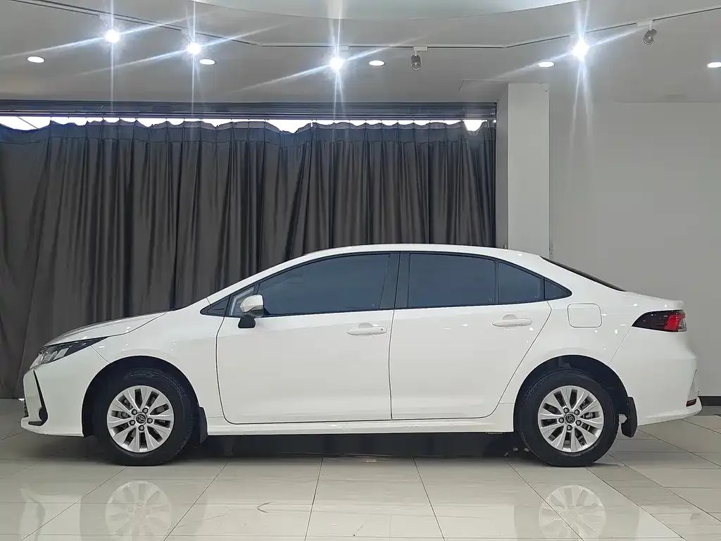 Toyota Corolla 2023 из CN, фото 9