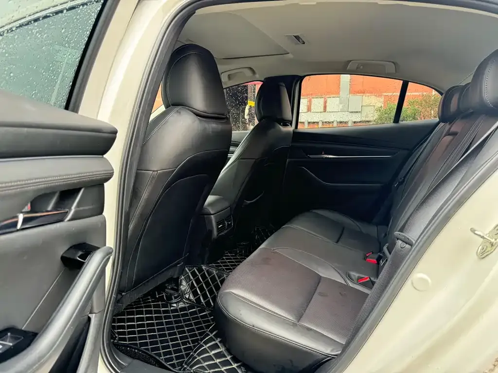 Mazda 3 Axela 2024 из CN, фото 2