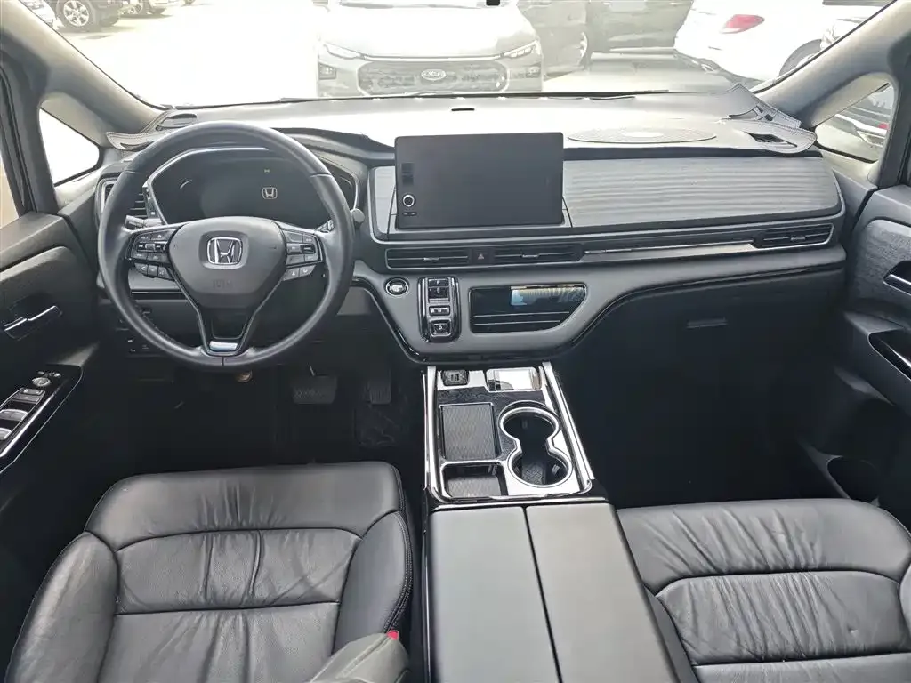 Honda Elysion 2024 из CN, фото 7