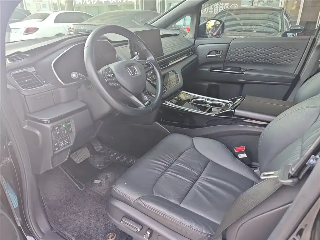 Honda Elysion 2024 из CN, фото 3