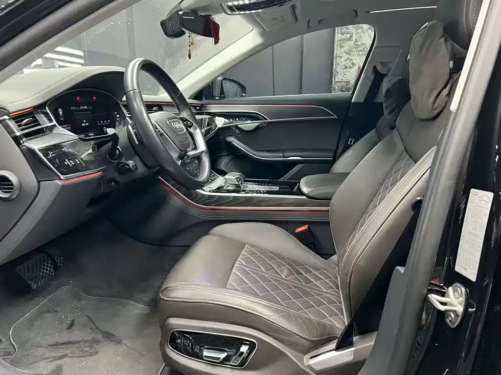 Audi A8 — фото 6