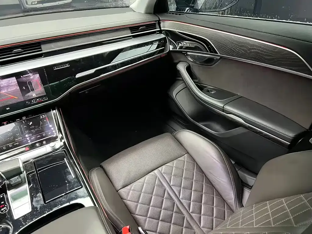 Audi A8 — фото 10