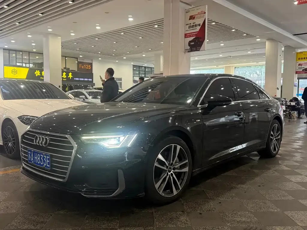 Audi A6L — фото 1