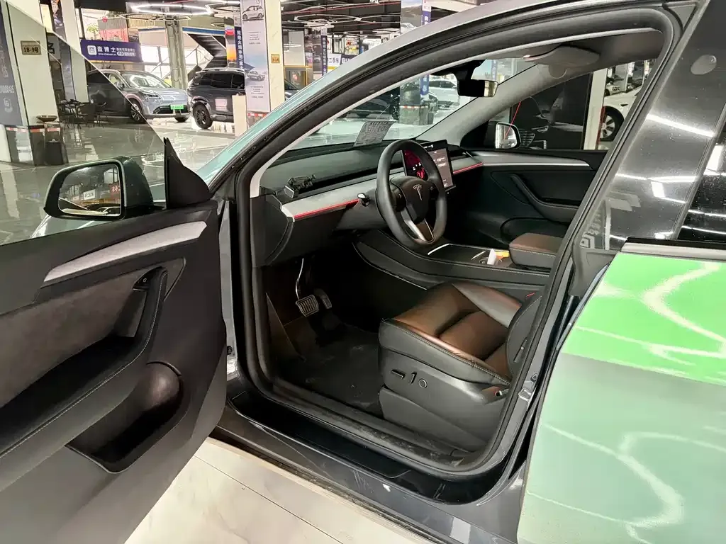 Tesla Model Y — фото 7