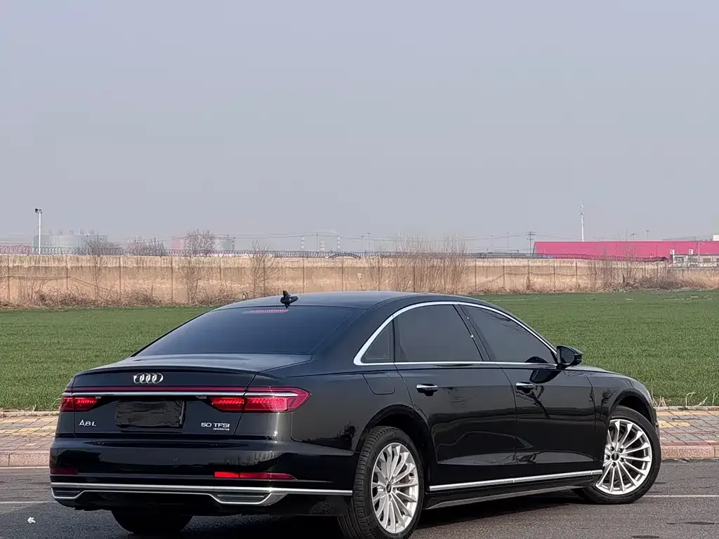 Audi A8 — фото 4