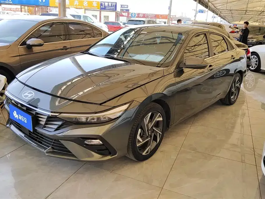 Hyundai Elantra — фото 1