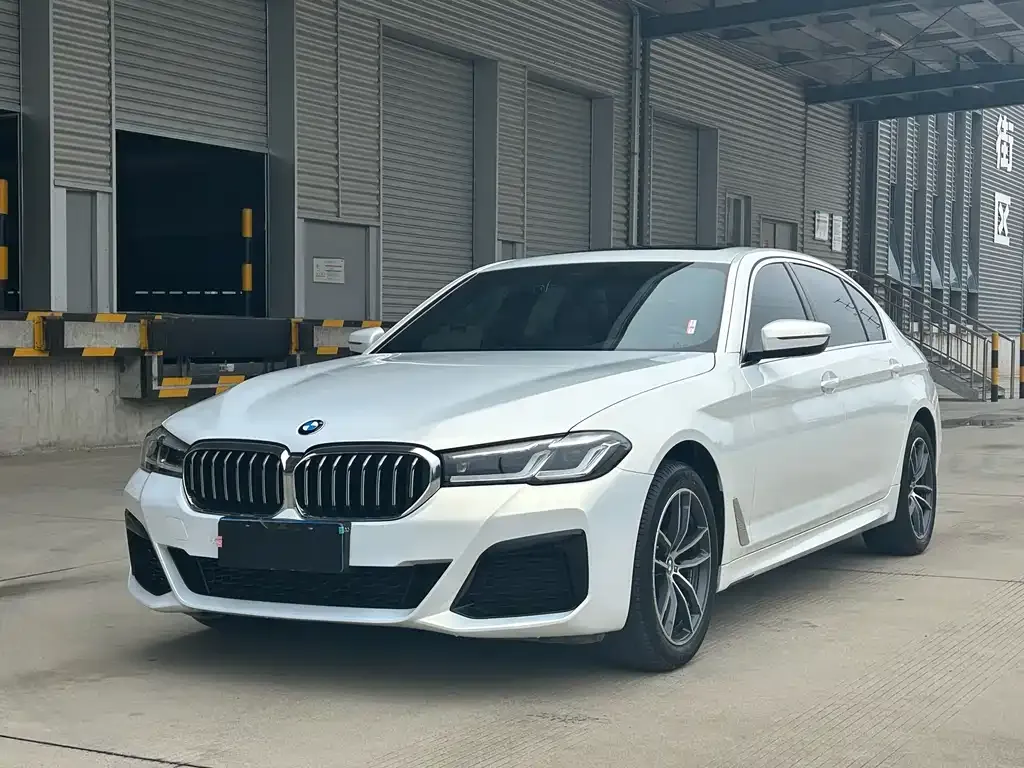 BMW 5 Series — фото 1