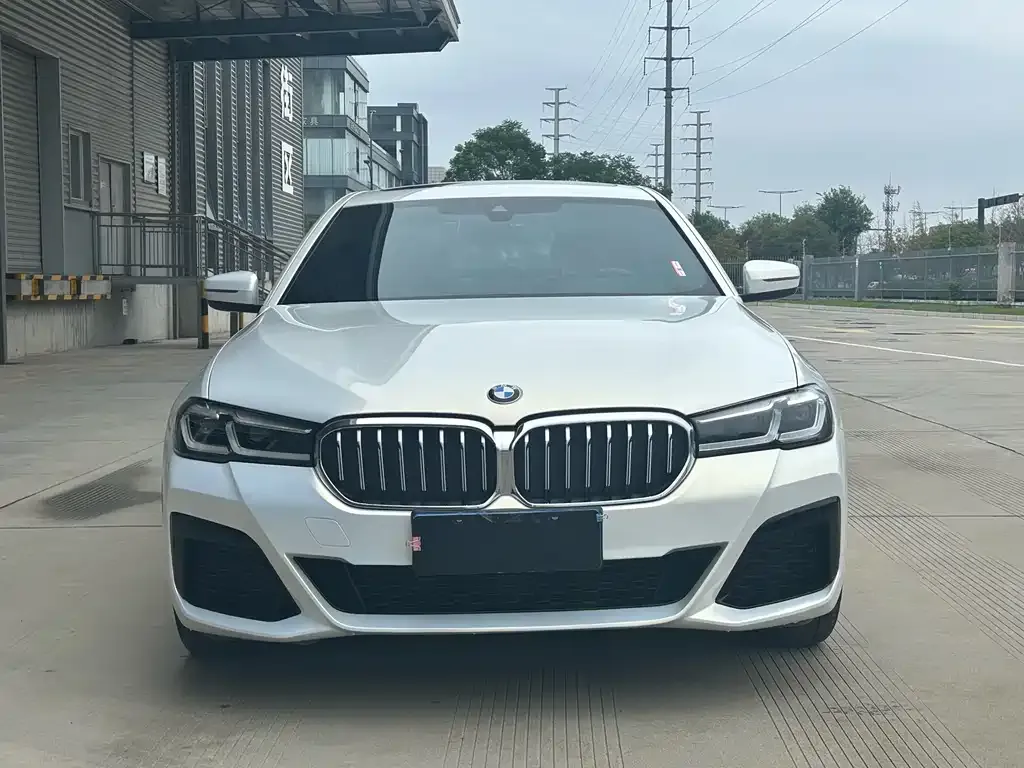 BMW 5 Series — фото 9