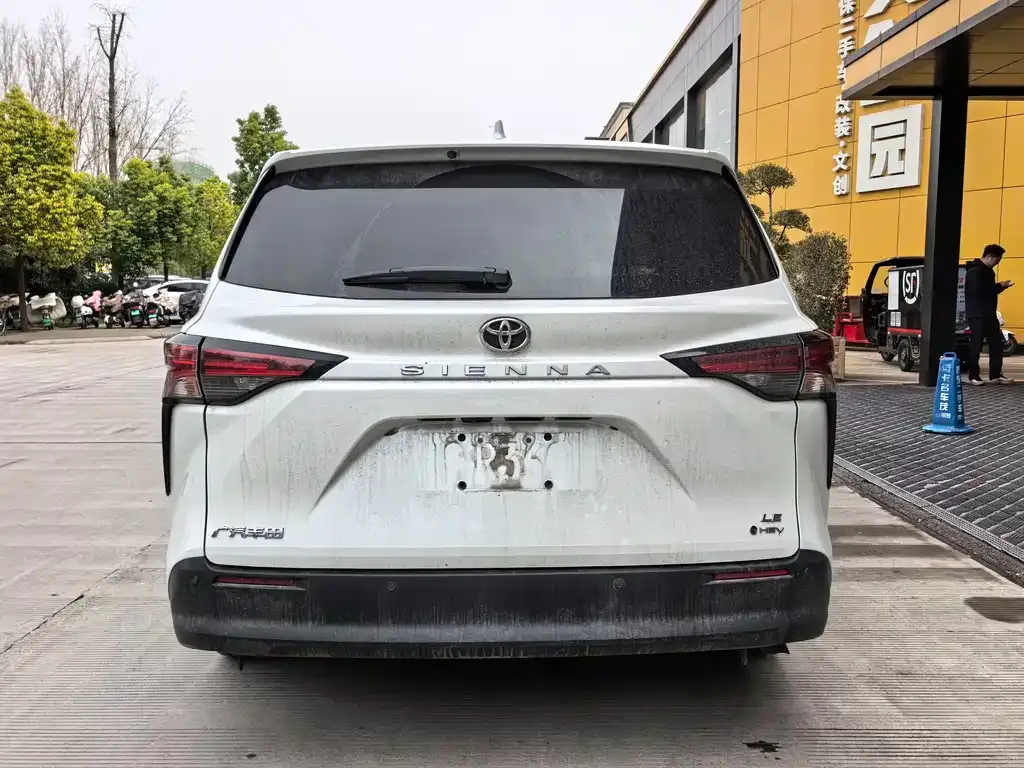 Toyota Sienna — фото 6