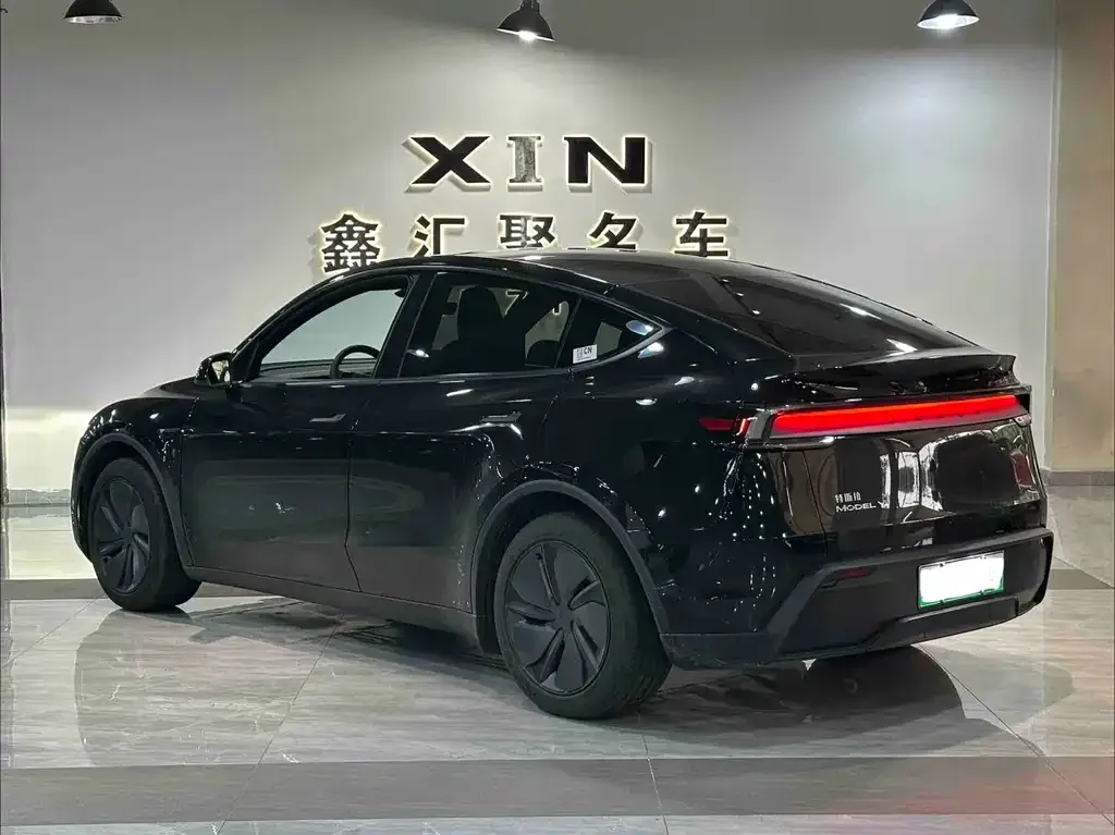Tesla Model Y — фото 7