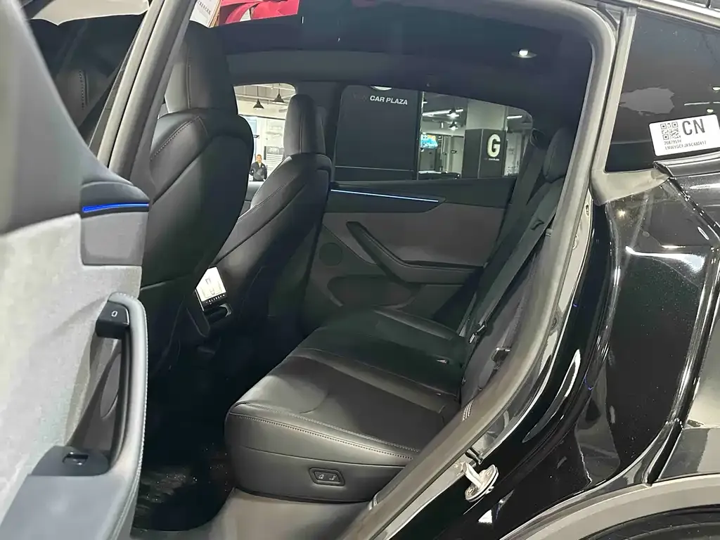 Tesla Model Y — фото 9