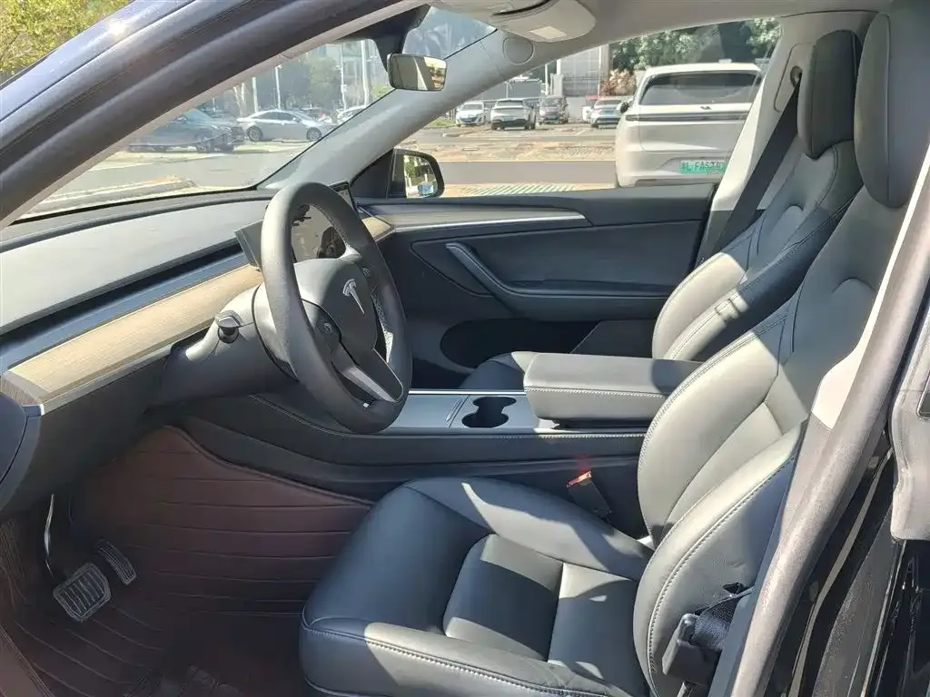 Tesla Model Y — фото 3