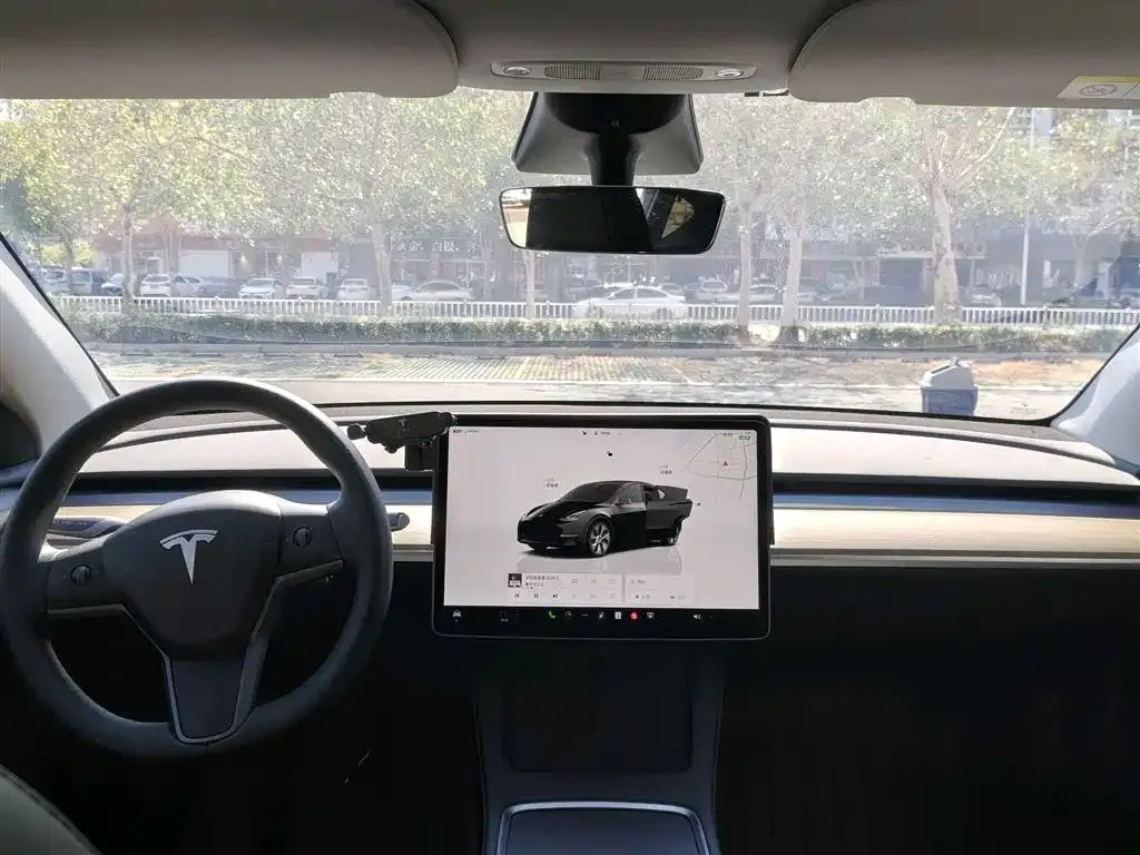 Tesla Model Y — фото 6
