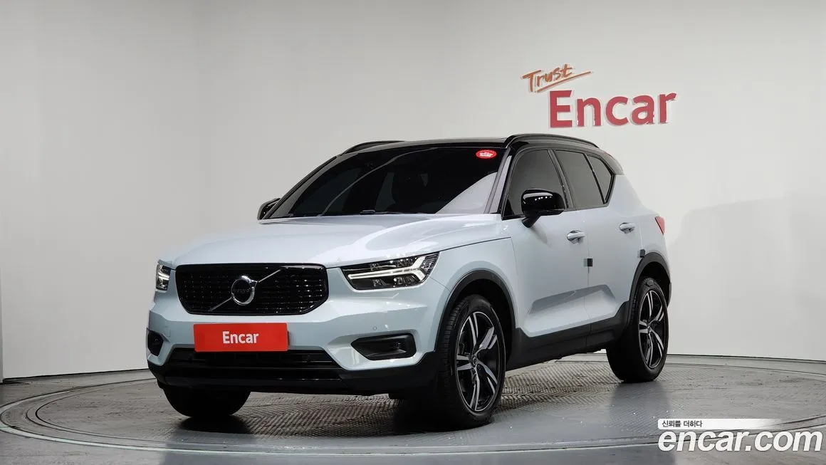 Volvo XC40 — фото 1