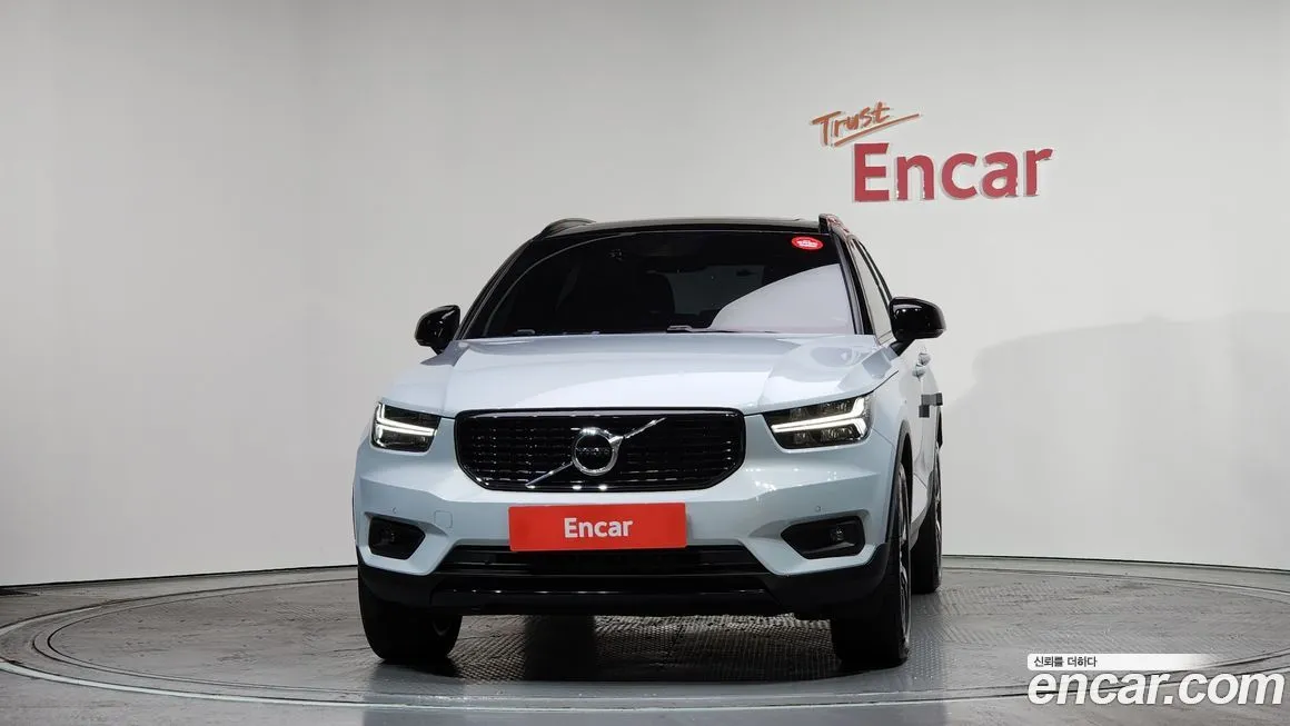 Volvo XC40 — фото 2