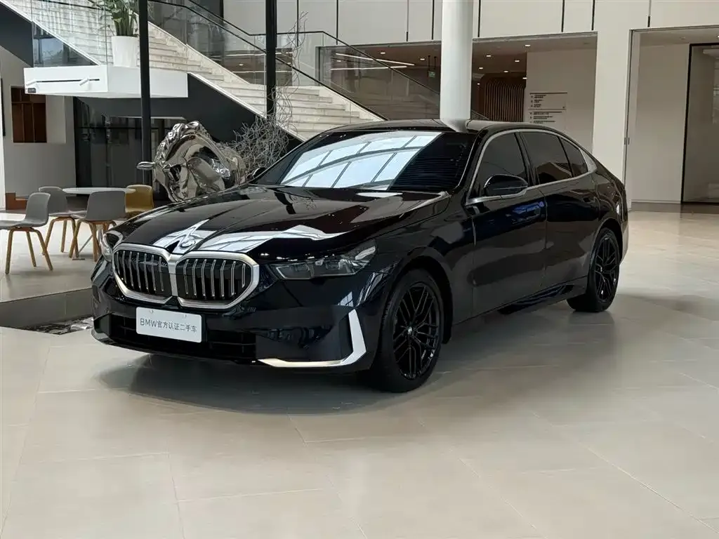 BMW 5 Series — фото 1