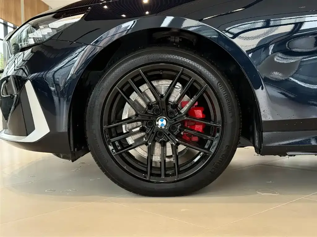 BMW 5 Series — фото 10