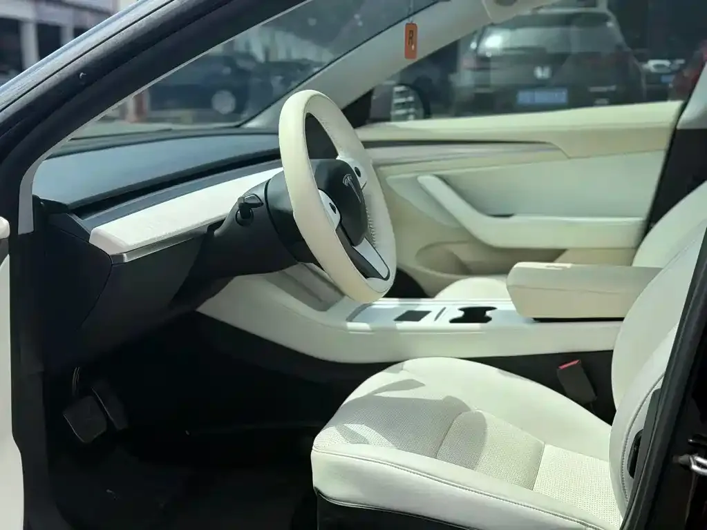 Tesla Model 3 — фото 4