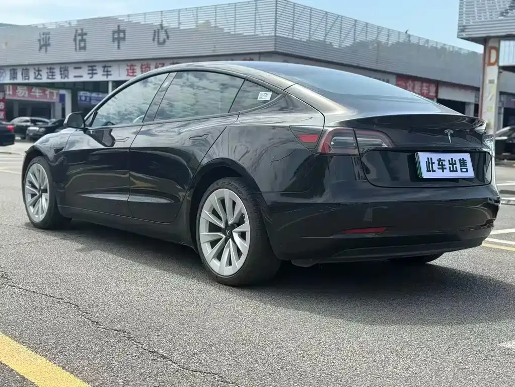Tesla Model 3 — фото 9
