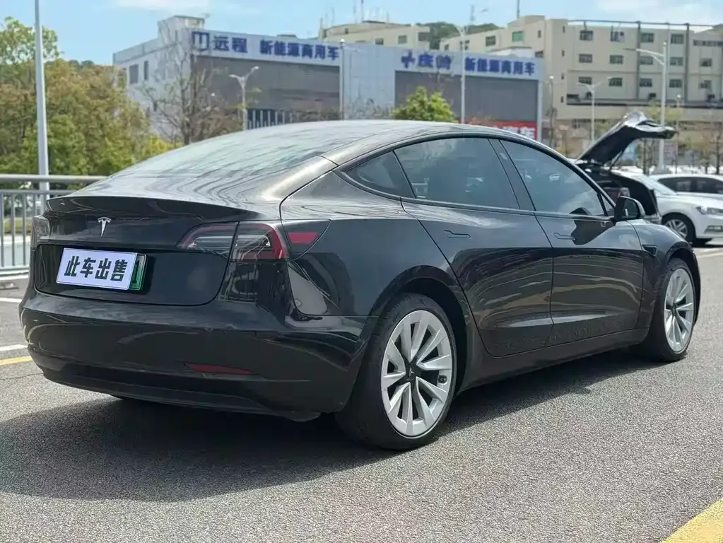 Tesla Model 3 — фото 10
