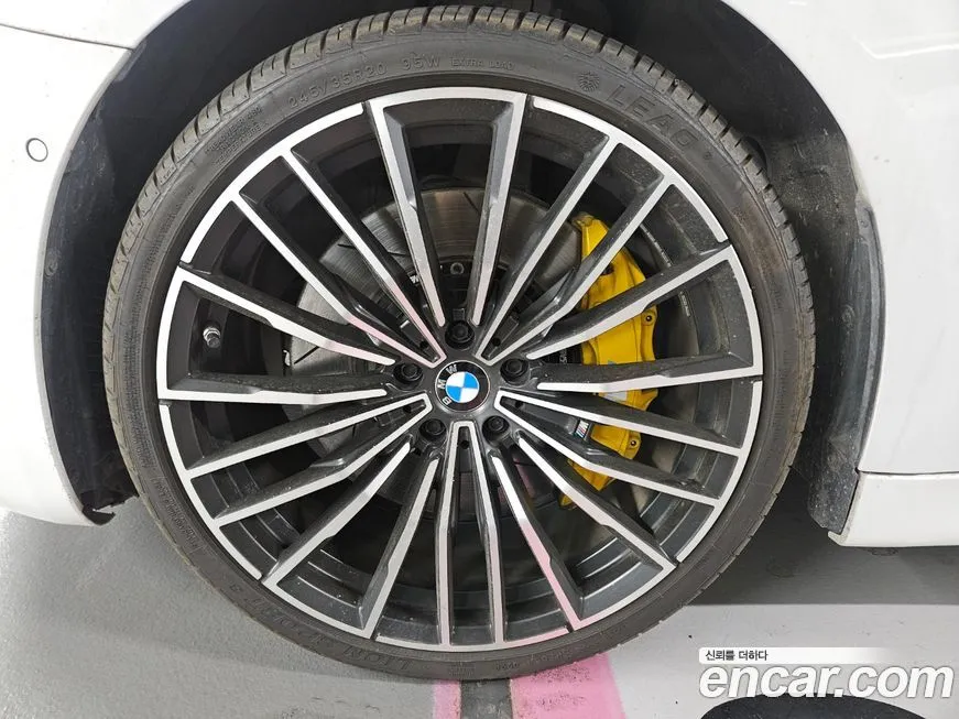 BMW 5-Series — фото 10